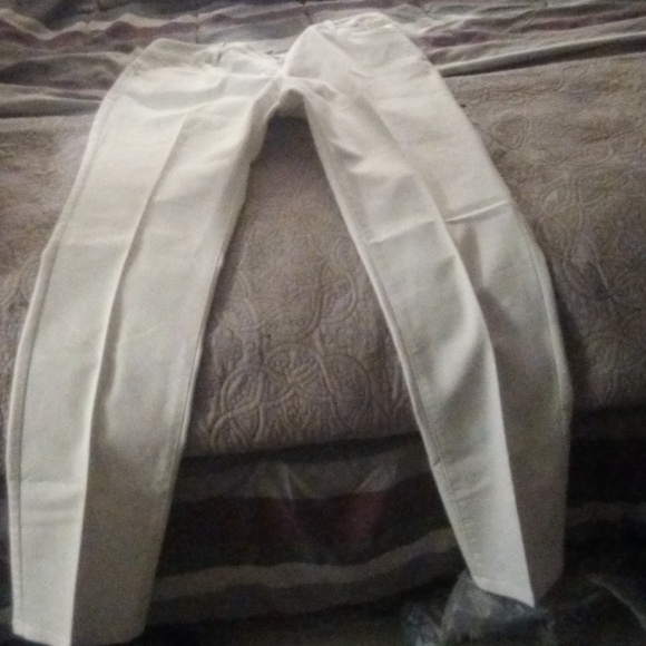 White Kennith Cole Jeans, size 6, straight leg - Picture 3 of 4